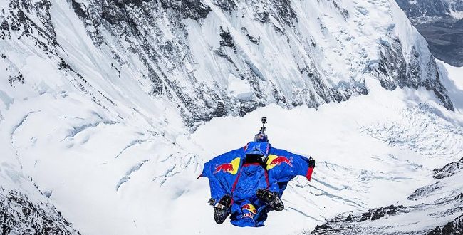 rozin e`verest 650x330 - Валерий Розов совершил прыжок с Эвереста